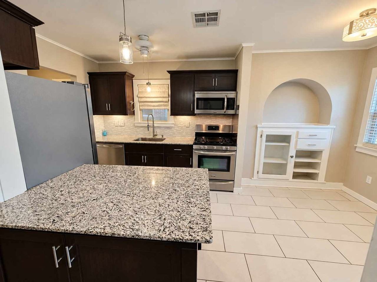 2524 Nw 13th St - Photo 6 of 20