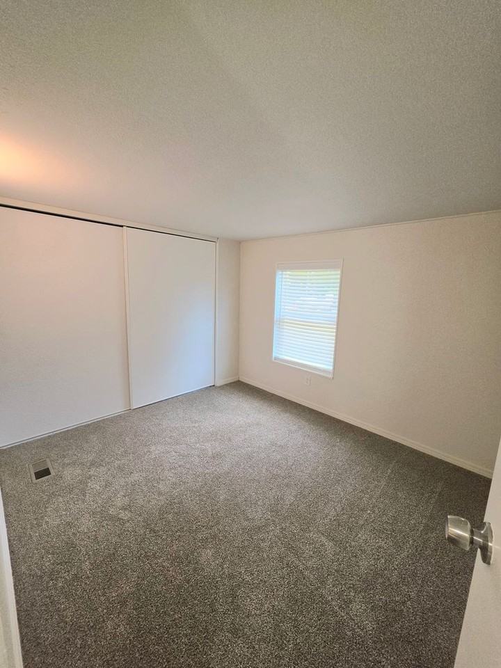 9021 N Runkle Rd - Photo 4 of 13