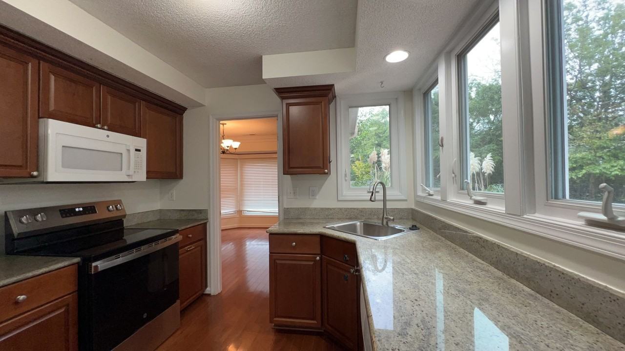 5245 Chipping Ln - Photo 2 of 32