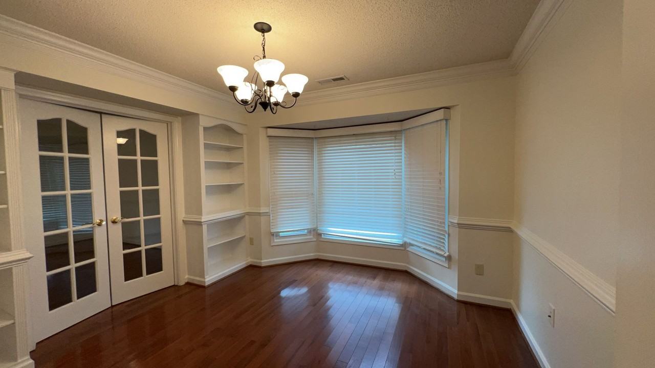 5245 Chipping Ln - Photo 7 of 32