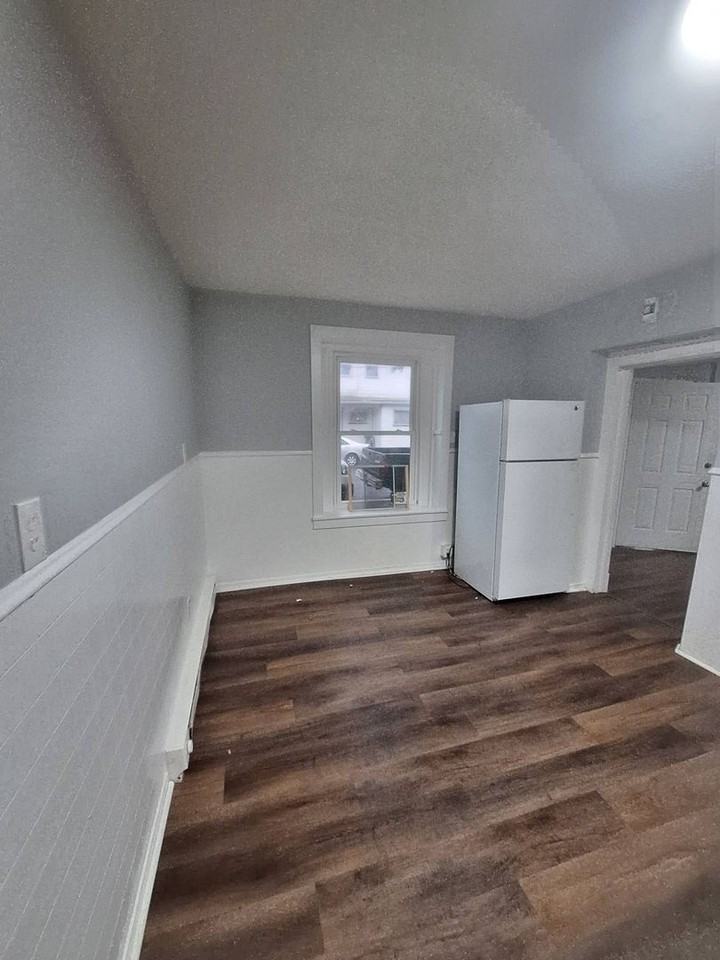 400 Pine St - Photo 4 of 9