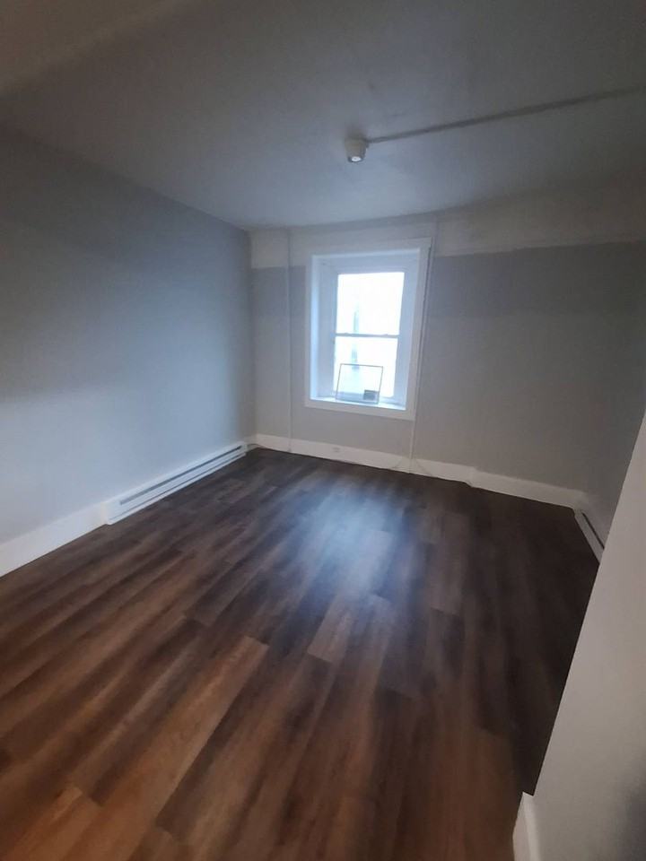 400 Pine St - Photo 5 of 9