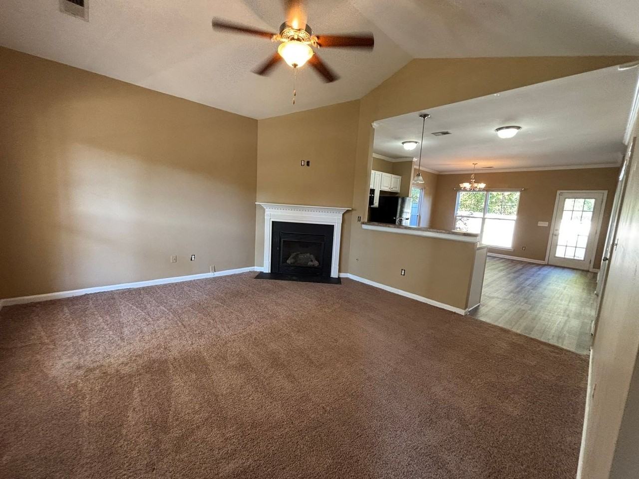 224 Windsor Trace Dr - Photo 3 of 15