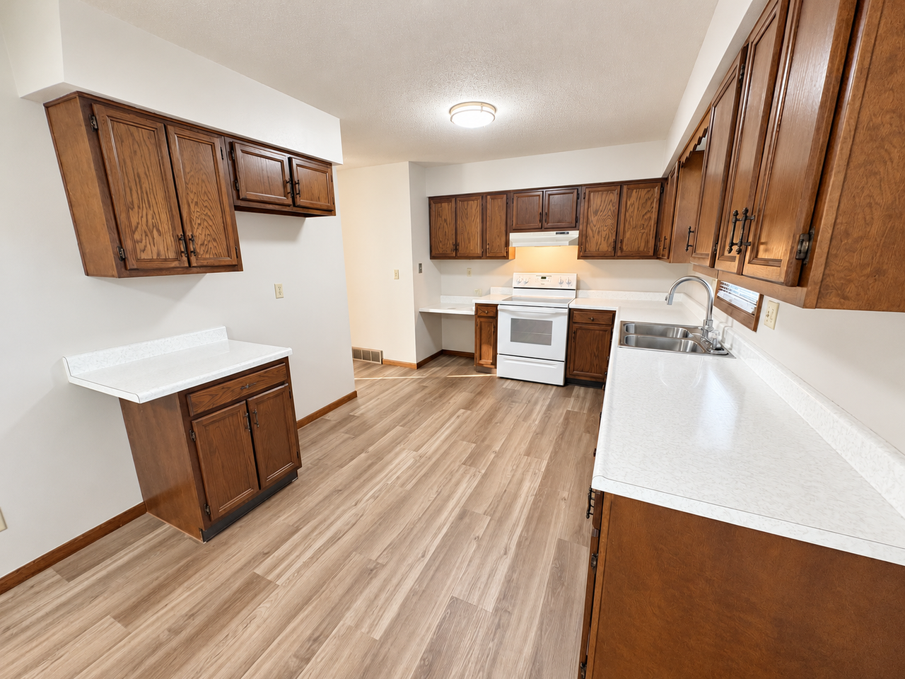 2104 E Sylvan Cir - Photo 2 of 19
