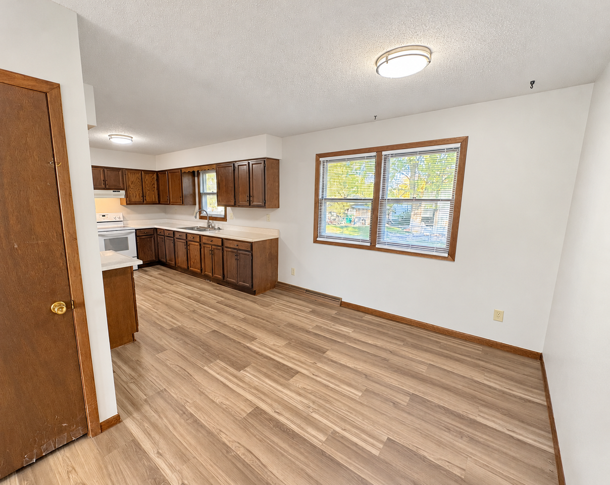2104 E Sylvan Cir - Photo 4 of 19