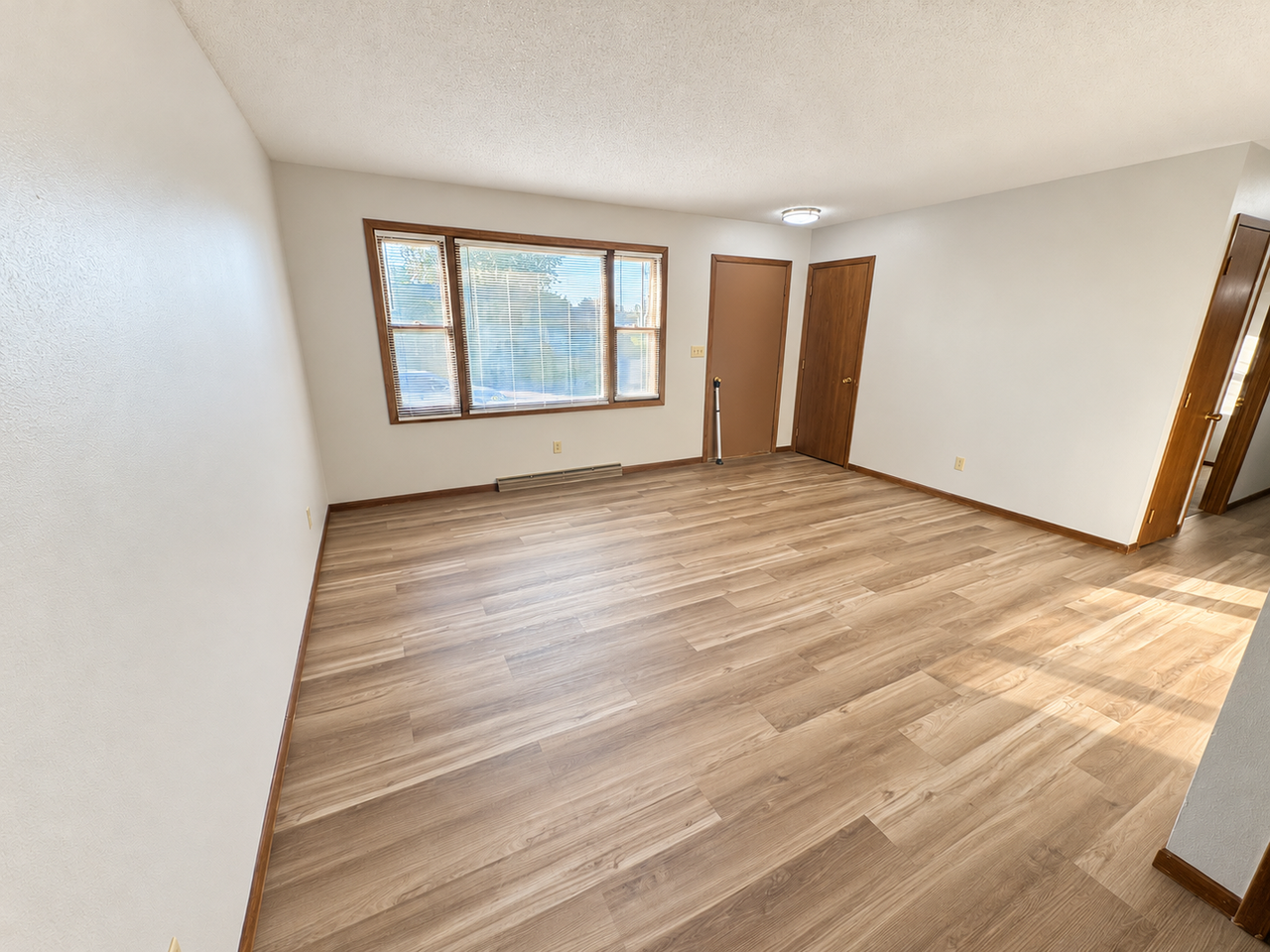 2104 E Sylvan Cir - Photo 5 of 19