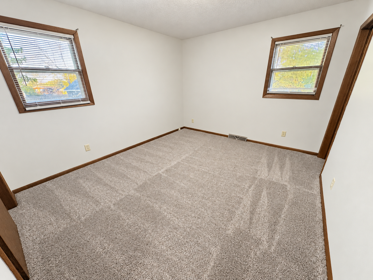 2104 E Sylvan Cir - Photo 7 of 19