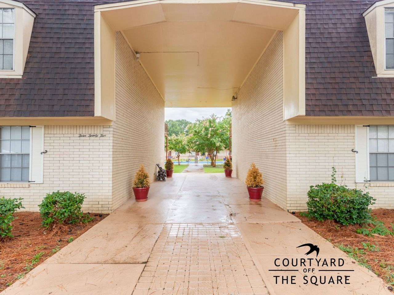Courtyard Off The Square - Photo 5 of 12