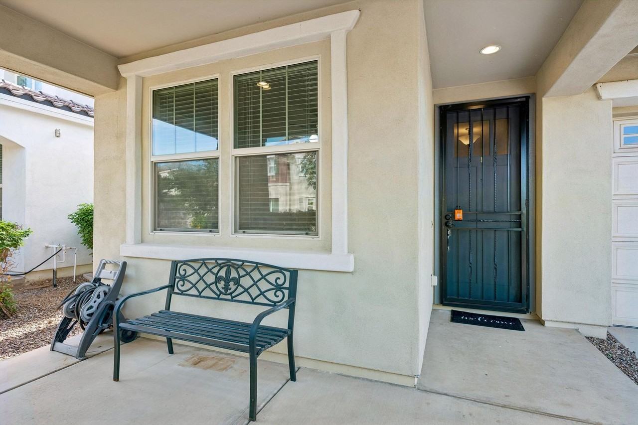 10517 E Sebring Ave - Photo 3 of 34