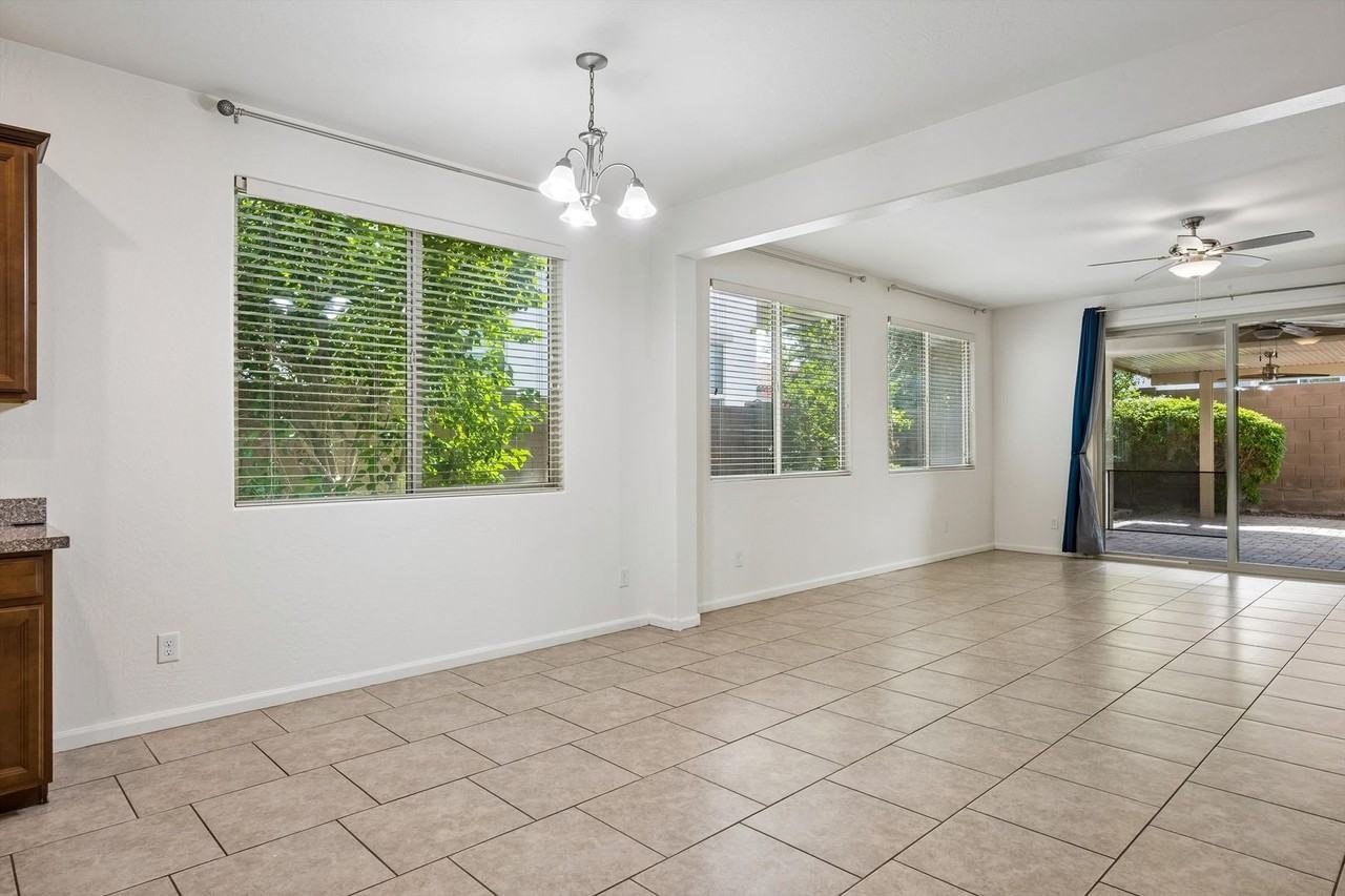 10517 E Sebring Ave - Photo 4 of 34