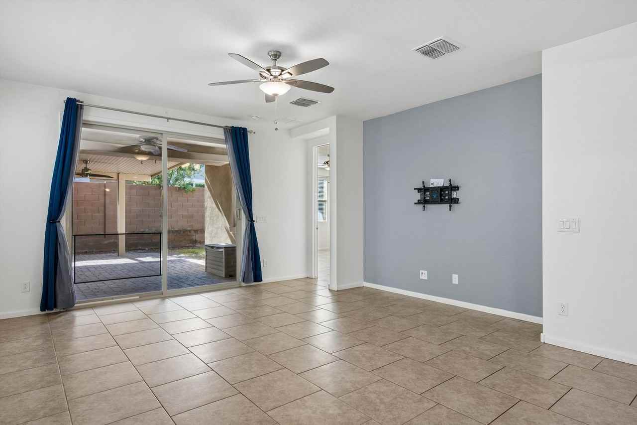 10517 E Sebring Ave - Photo 5 of 34
