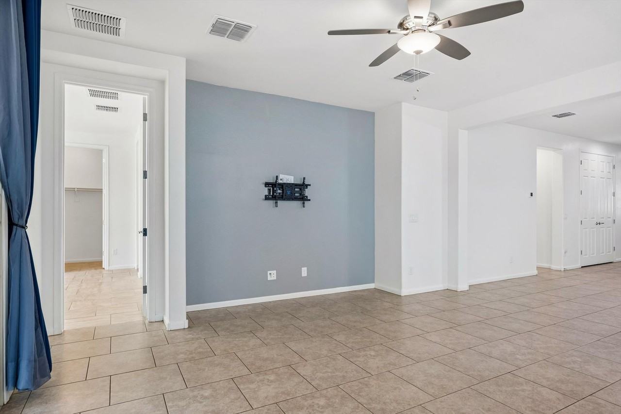 10517 E Sebring Ave - Photo 6 of 34