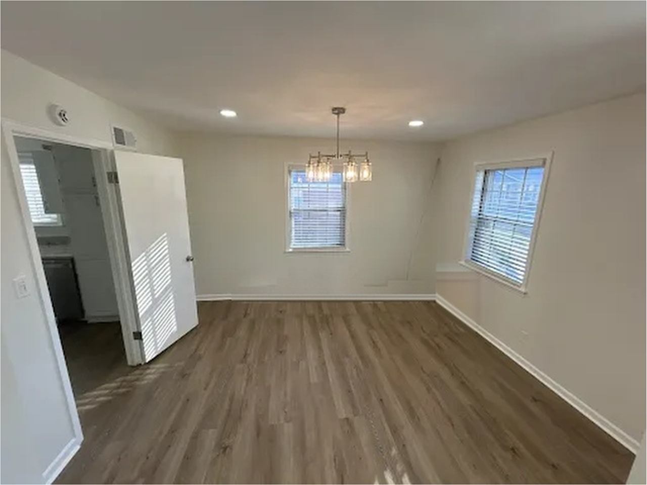 1853 Kingsview Dr - Photo 5 of 8