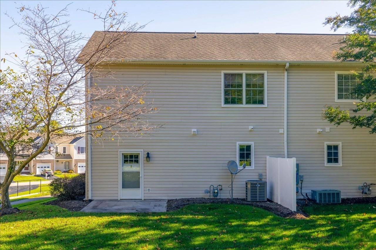 2536 Blossom Trl W - Photo 2 of 29