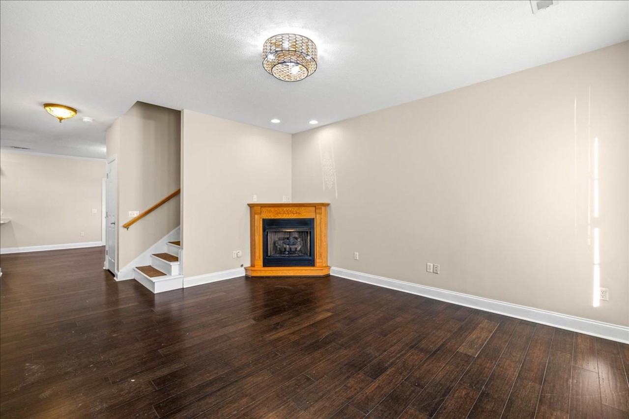 2536 Blossom Trl W - Photo 4 of 29