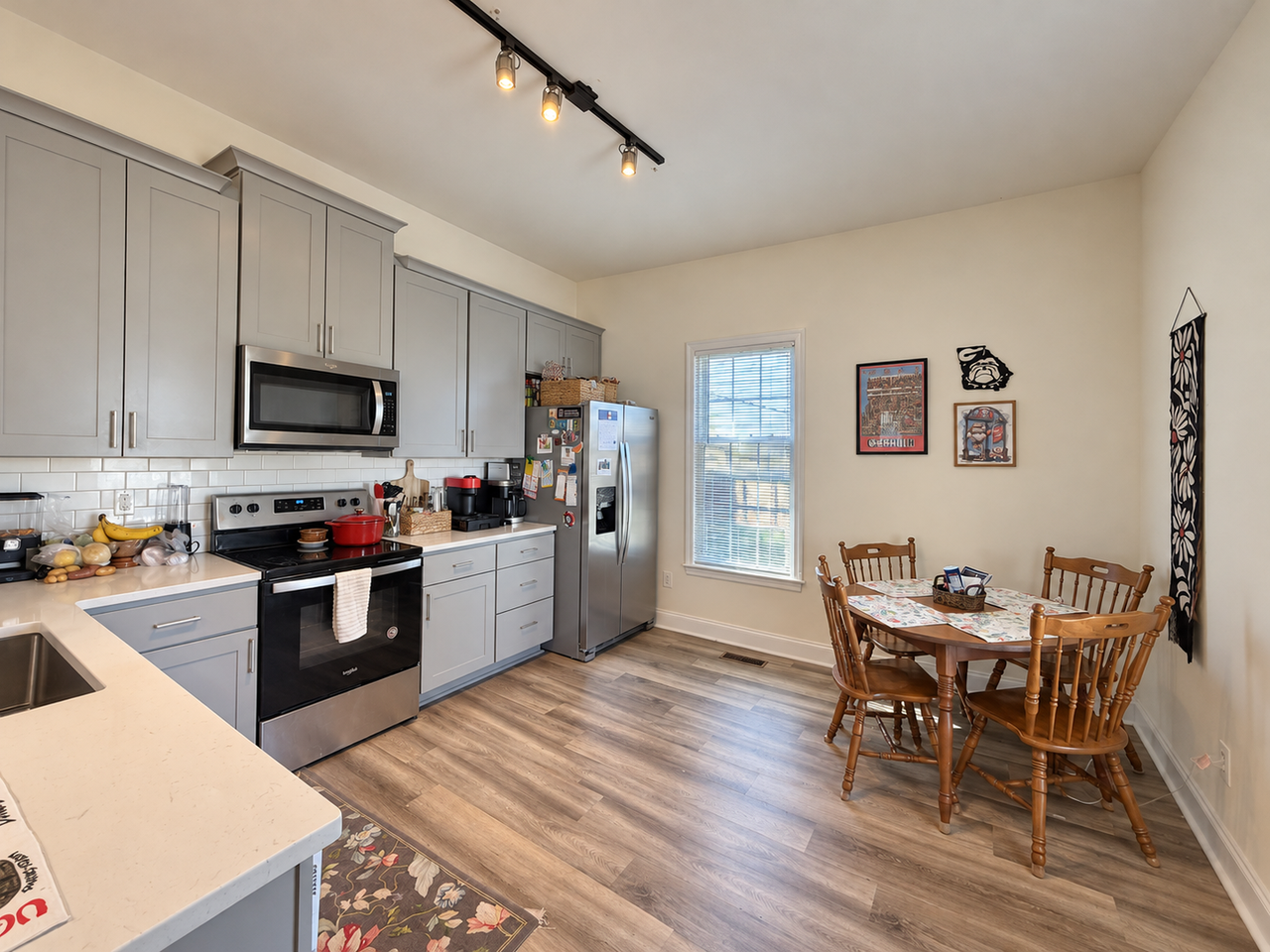 150 Ruth St - Photo 5 of 19