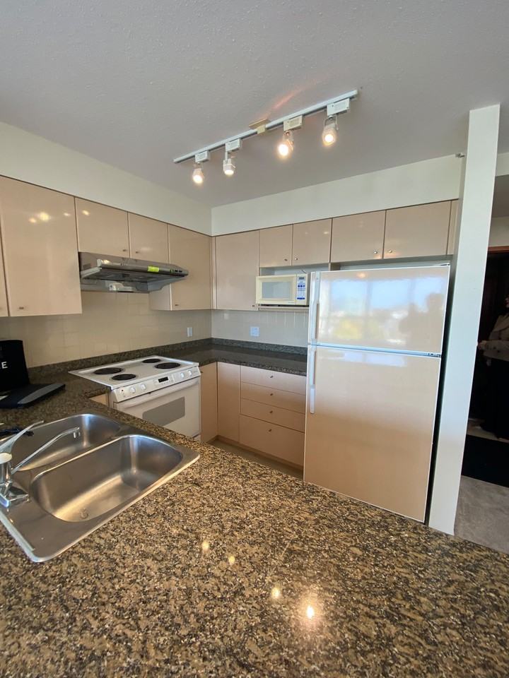 7878 Westminster Highway #907 - Photo 3 of 19