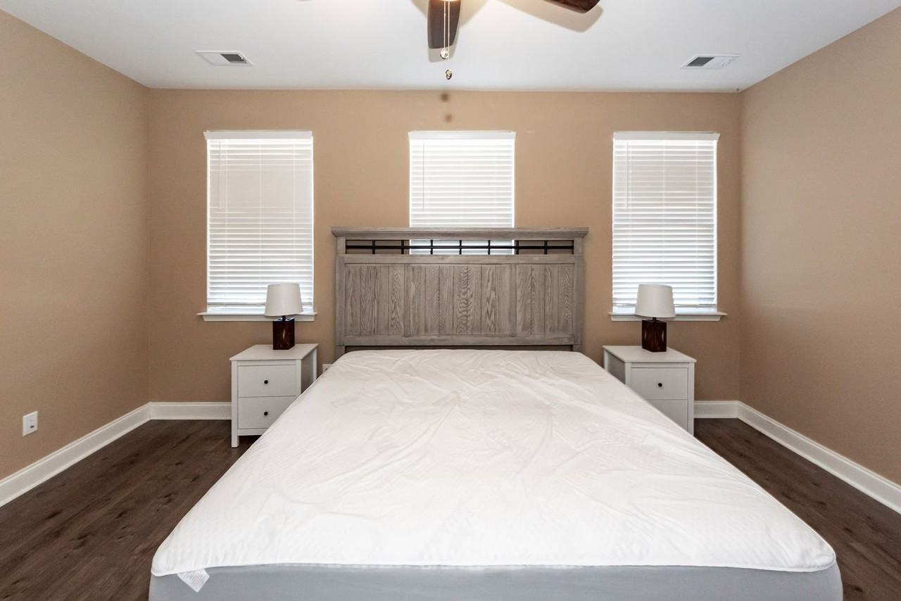 7789 Montview Rd - Photo 5 of 36