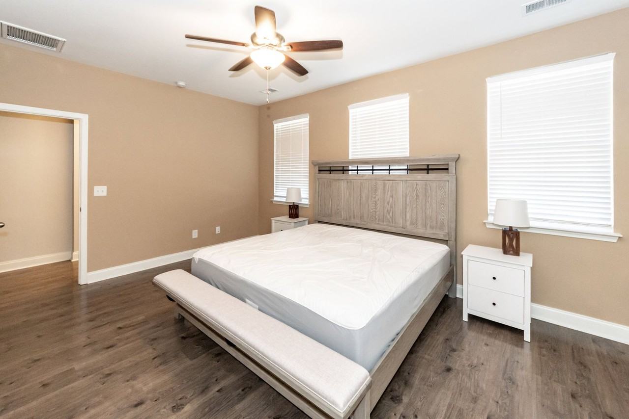 7789 Montview Rd - Photo 7 of 36