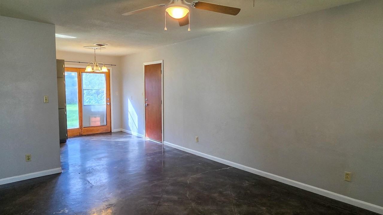 5009 Hall Ave - Photo 3 of 20