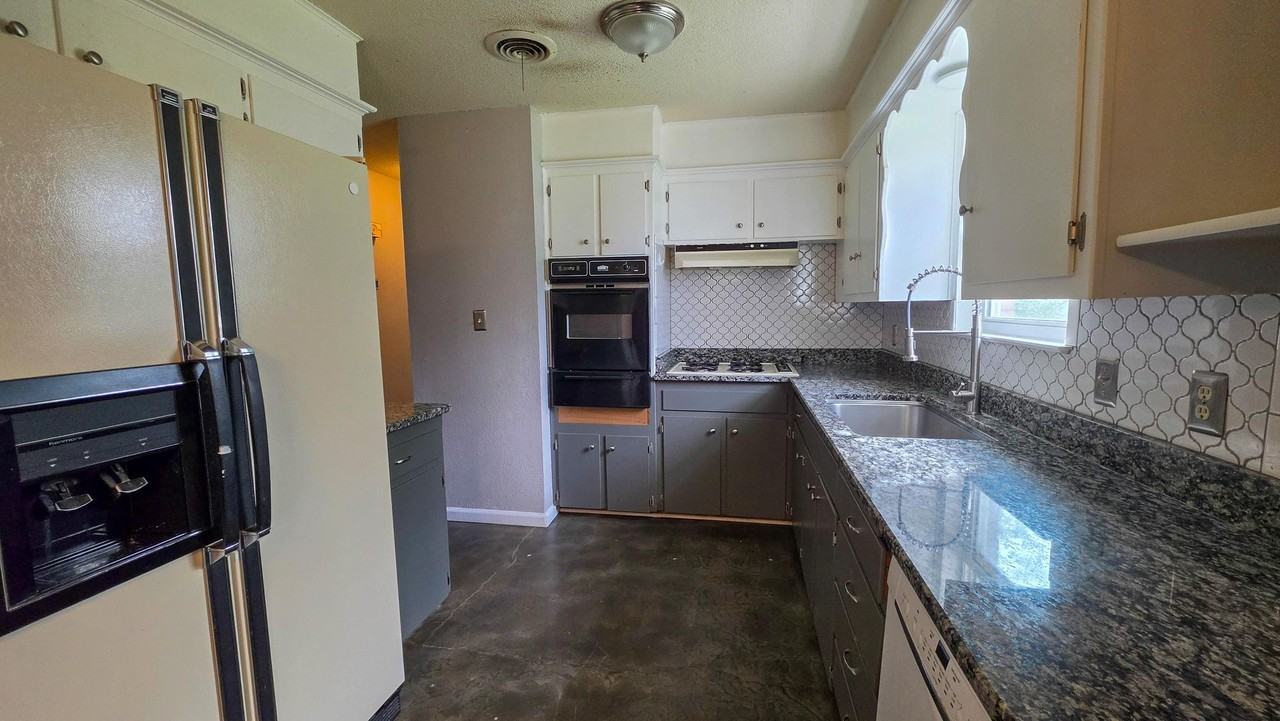 5009 Hall Ave - Photo 6 of 20