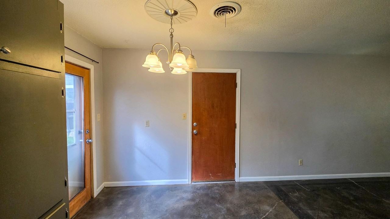 5009 Hall Ave - Photo 7 of 20