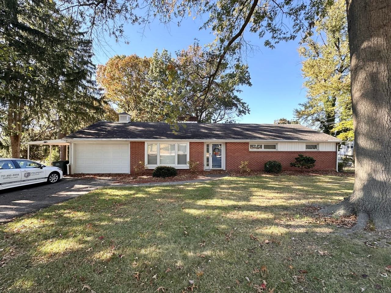 1671 Northview Rd - Photo 2 of 33
