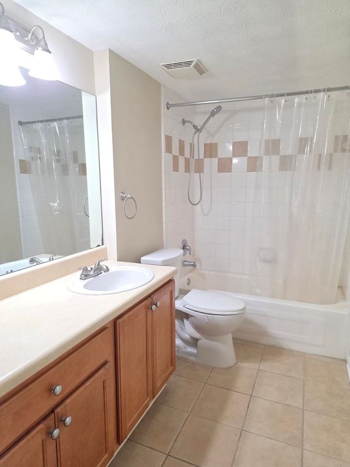 3120 Seven Pines Ct #306 - Photo 7 of 10