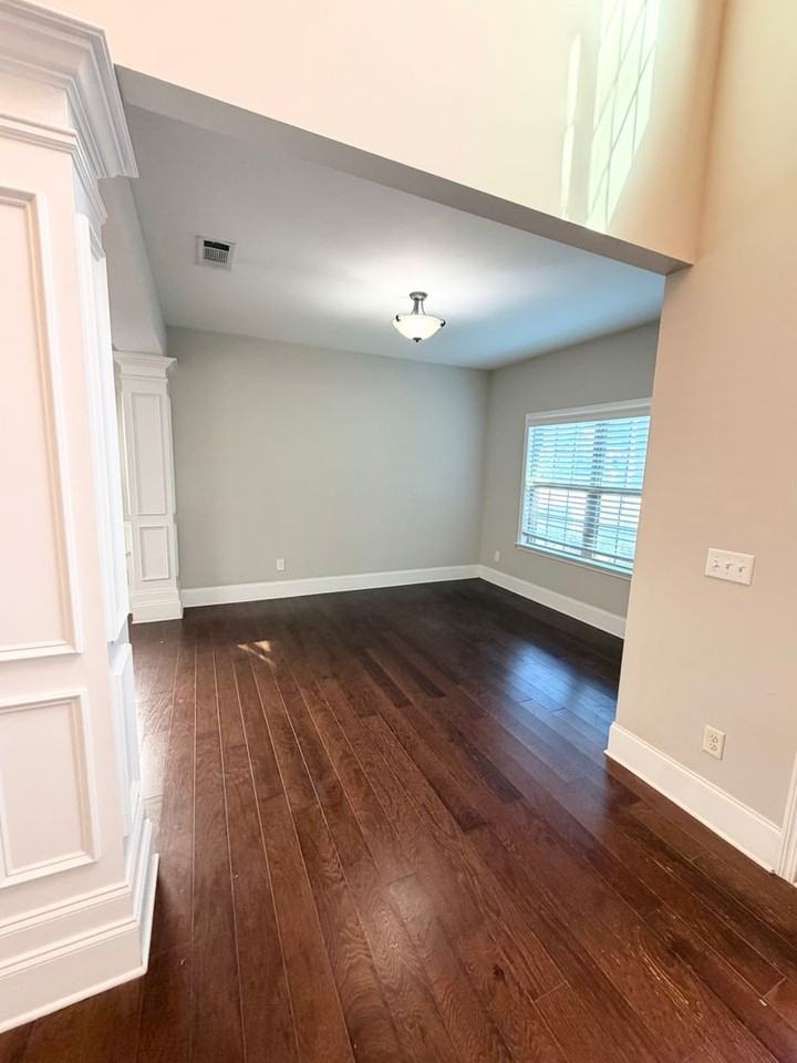 1173 Weatherford St - Photo 3 of 19