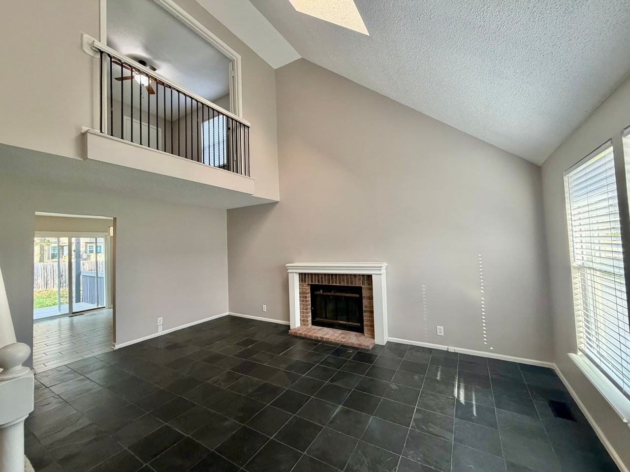 10639 W 115th St - Photo 3 of 27
