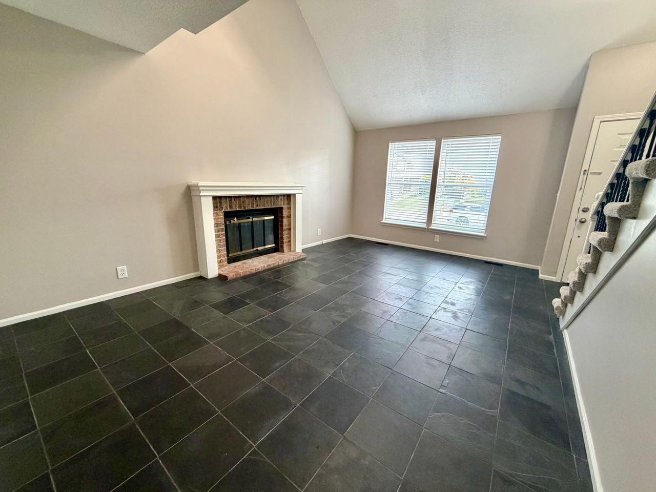 10639 W 115th St - Photo 4 of 27