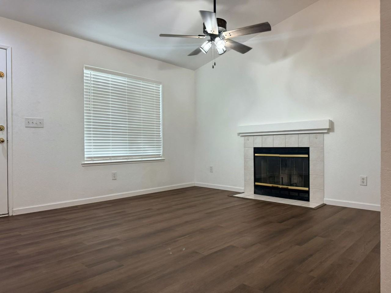997 Arrowwood Ln - Photo 3 of 26