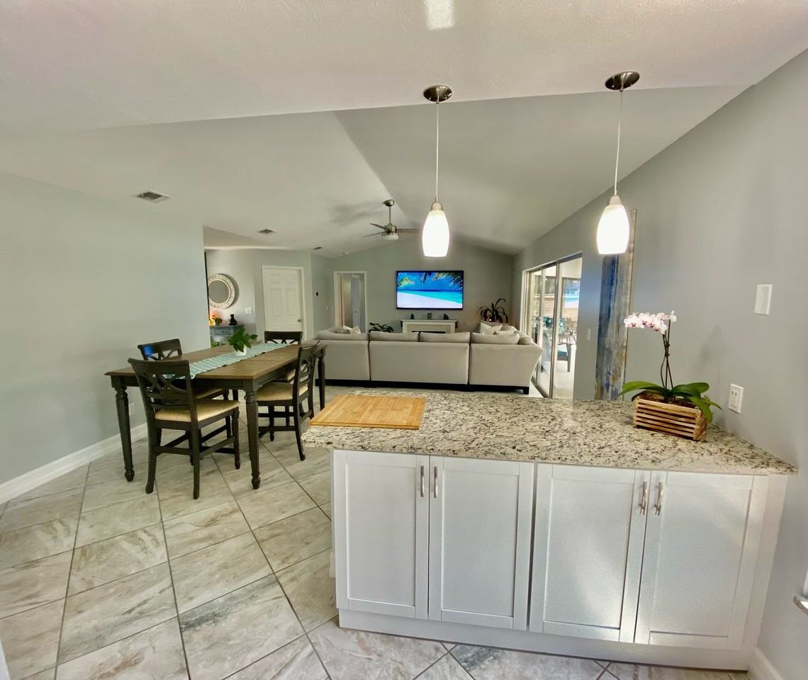 17328 Phlox Dr - Photo 3 of 19