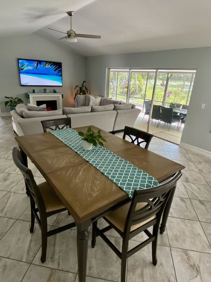 17328 Phlox Dr - Photo 4 of 19
