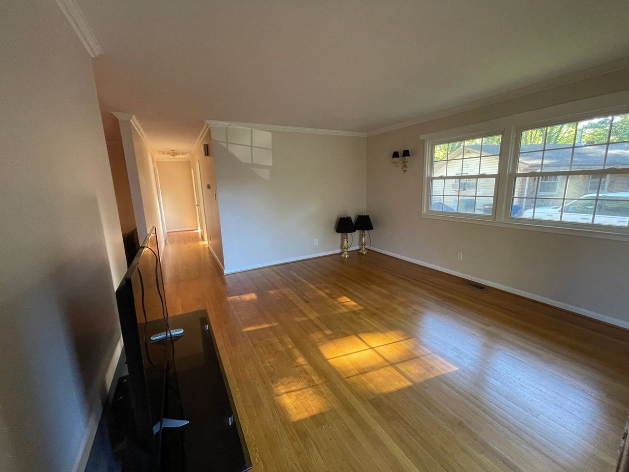 3065 Edinburgh Dr - Photo 3 of 38