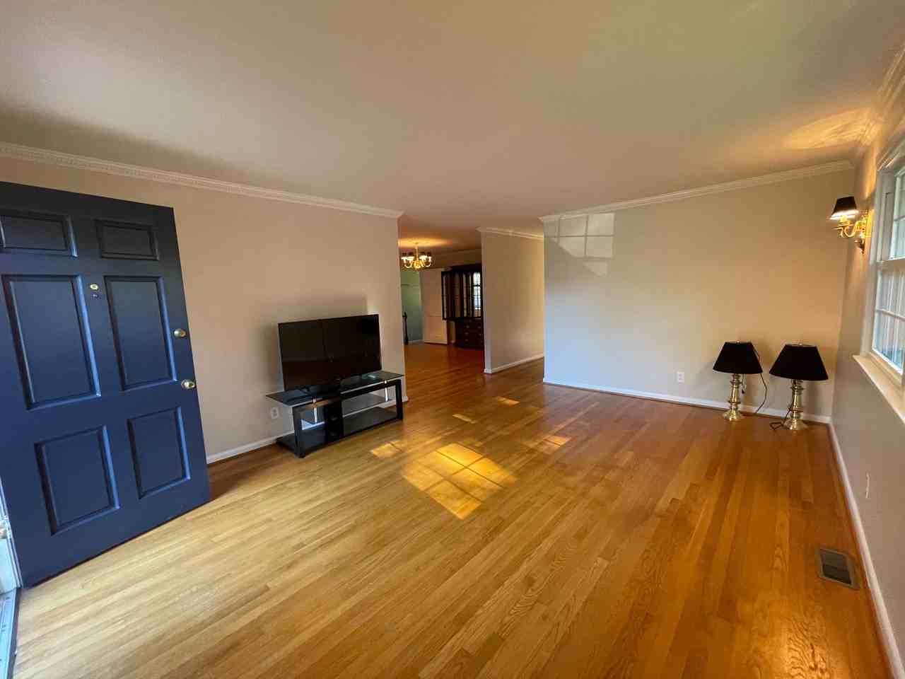 3065 Edinburgh Dr - Photo 4 of 38