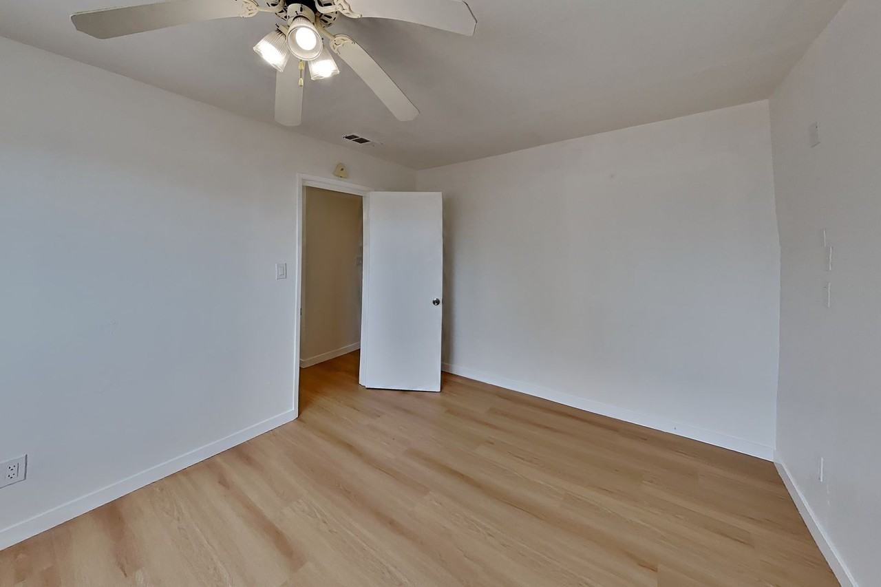 369 S 20th St - Photo 3 of 18