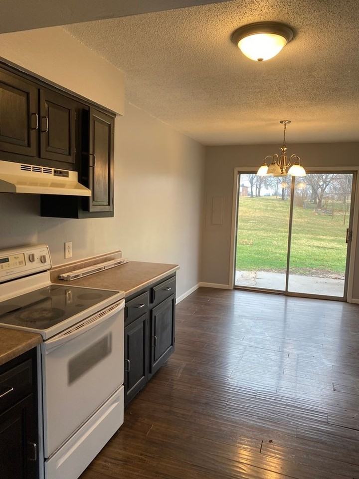 129 Maple Grove Way - Photo 3 of 6