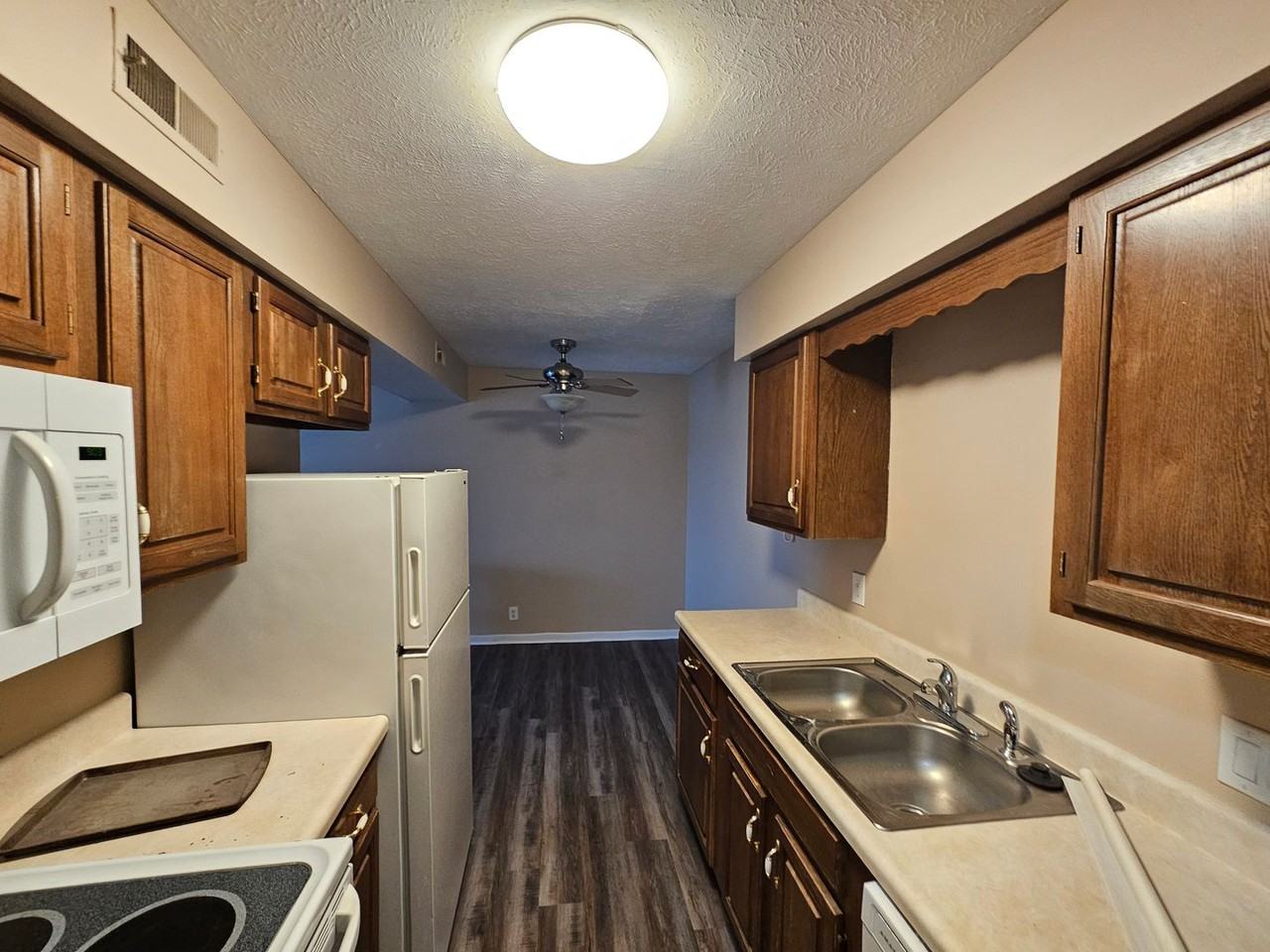 Charter Oaks II Apartments - Photo 2 of 11
