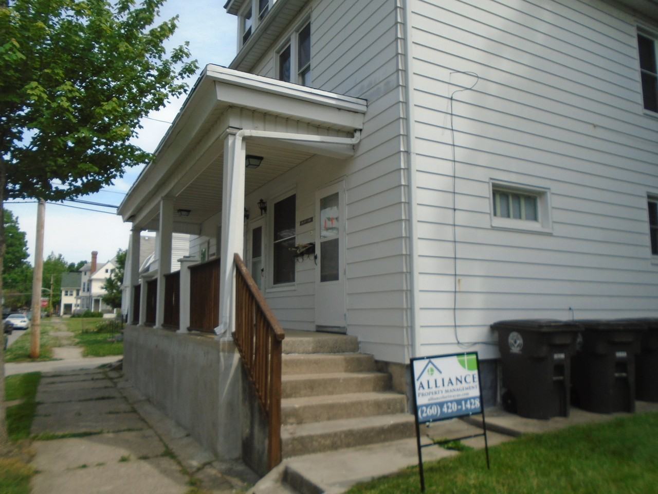 1014 Oneida St - Photo 2 of 6