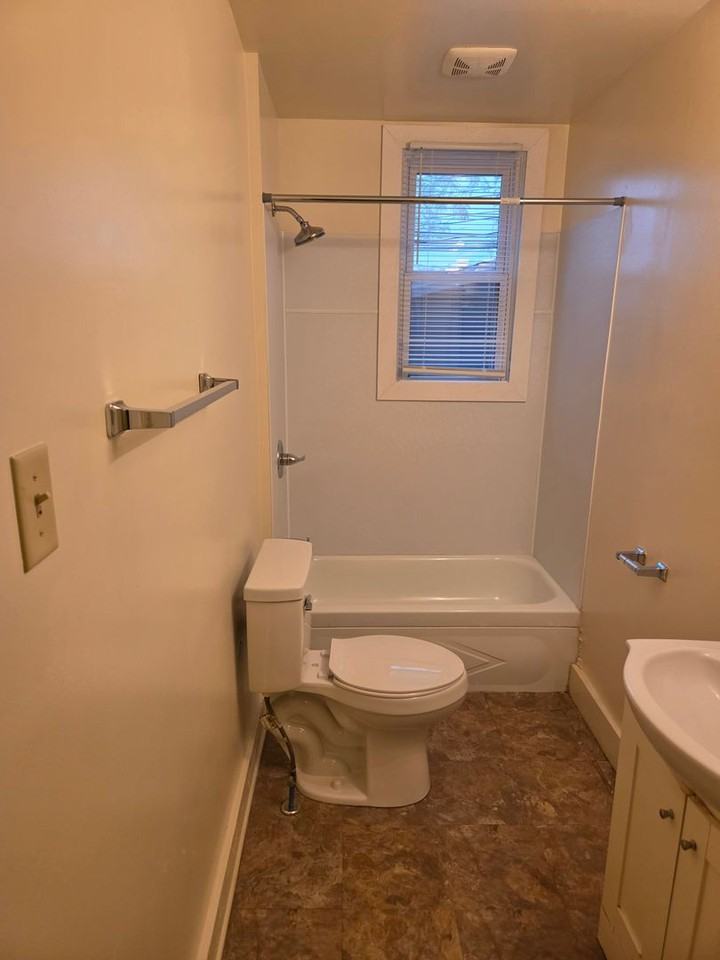 1014 Oneida St - Photo 5 of 6