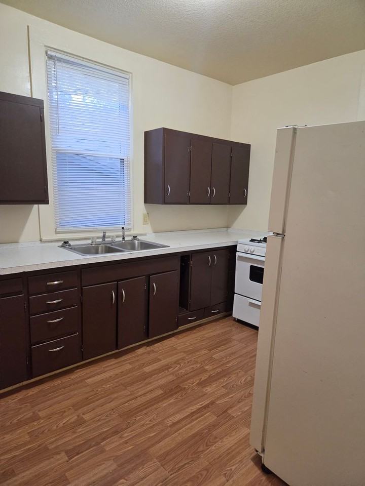 1014 Oneida St - Photo 6 of 6