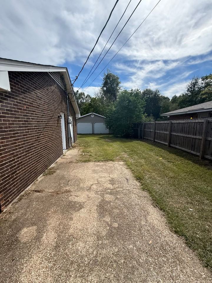 6428 Wares Ferry Rd - Photo 4 of 12