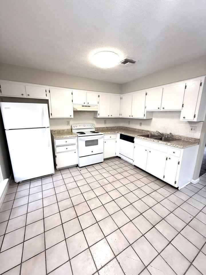 6428 Wares Ferry Rd - Photo 5 of 12