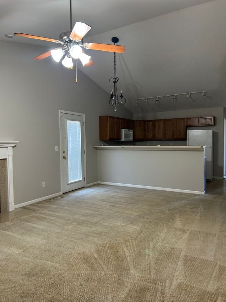10923 Kentfield Dr - Photo 3 of 11