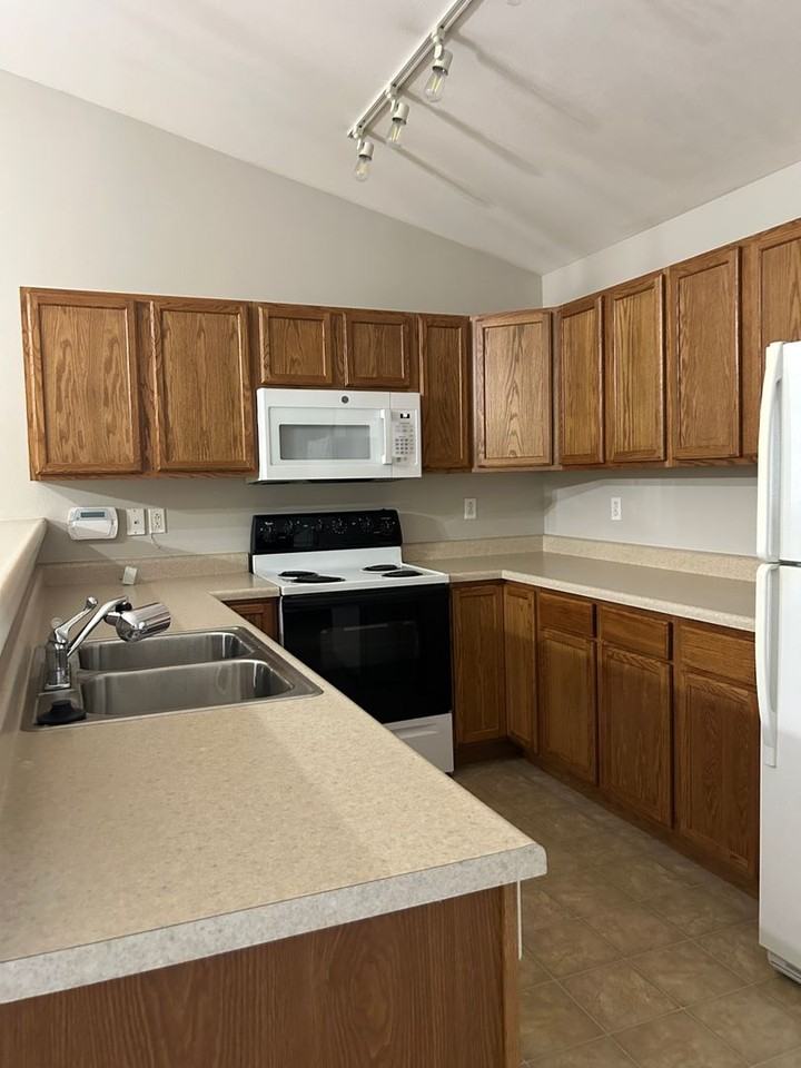 10923 Kentfield Dr - Photo 6 of 11