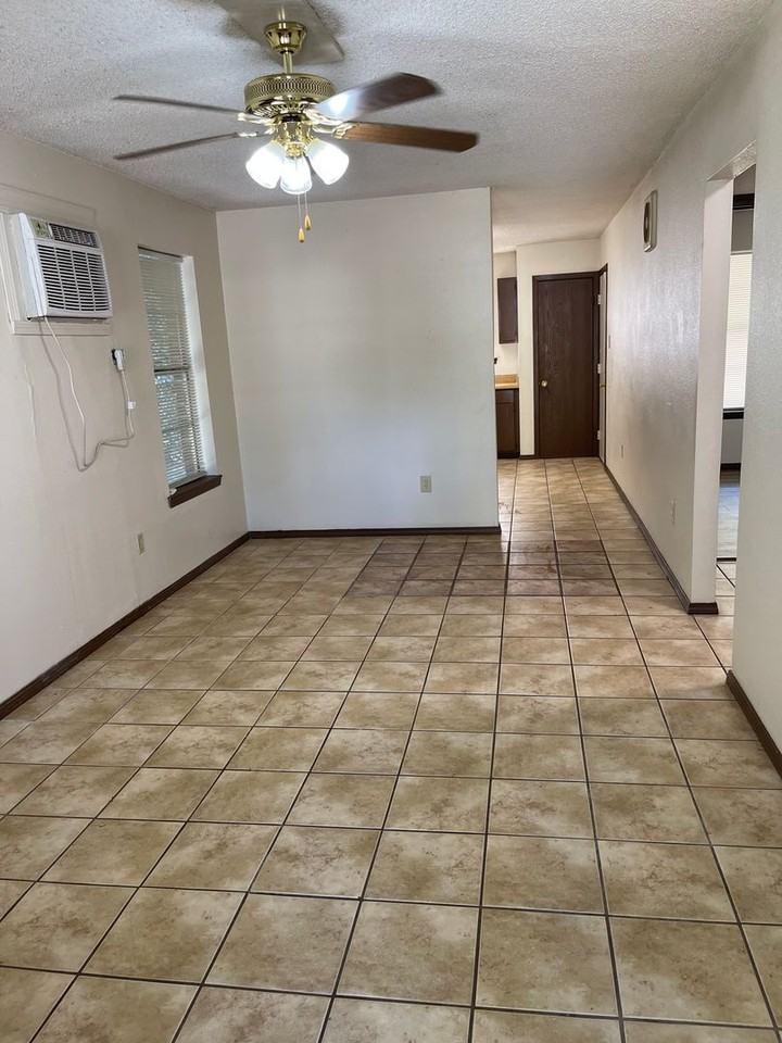 2440 Elm Park Dr - Photo 2 of 22