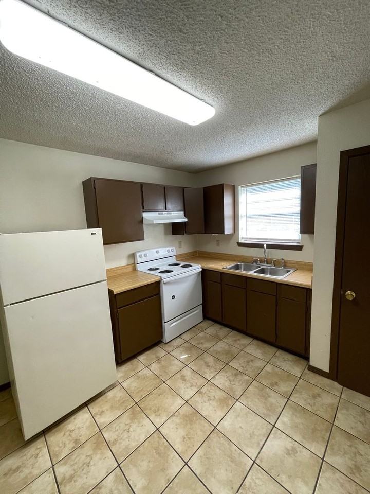 2440 Elm Park Dr - Photo 7 of 22