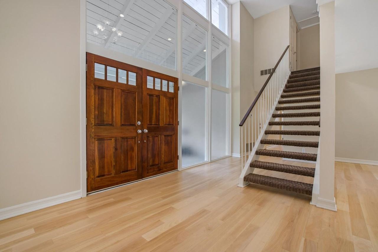 1672 Wellington Pl - Photo 2 of 32