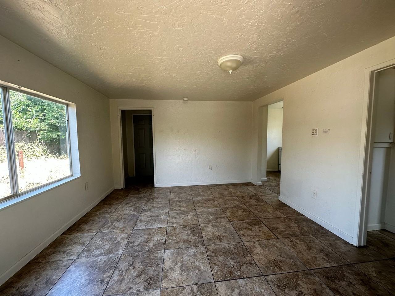 303 Spencer Ave - Photo 3 of 21